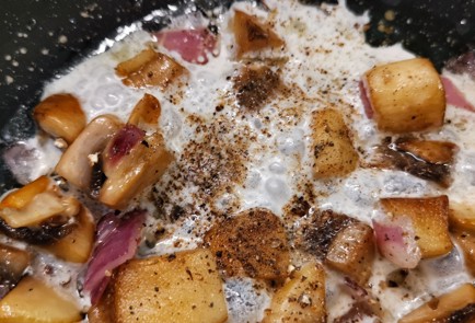 Фото шага рецепта Сырносливочный жюльен 173406 шаг 7  