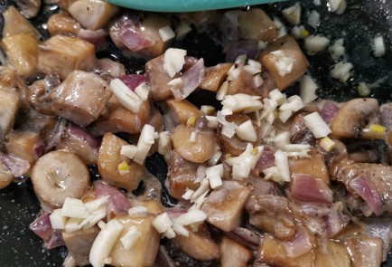 Фото шага рецепта Сырносливочный жюльен 173406 шаг 8  