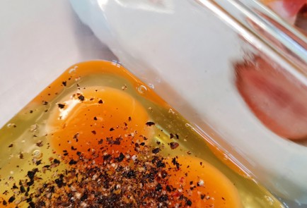 Фото шага рецепта Сырнояичные маффины 174445 шаг 3  