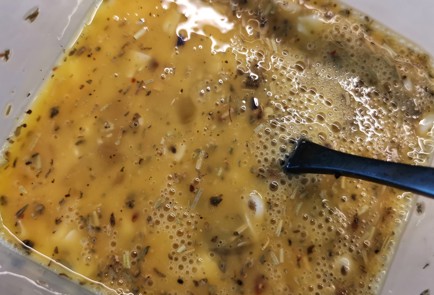 Фото шага рецепта Сырнояичные маффины 174445 шаг 6  