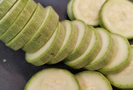 Фото шага рецепта Сырночесночная закуска из кабачка с кедровыми орешками 152378 шаг 1  