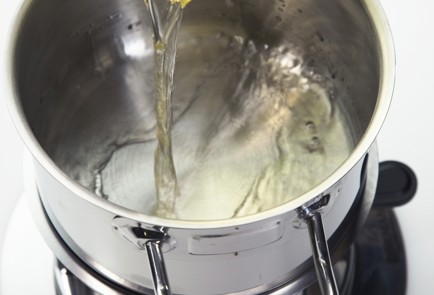 Фото шага рецепта Сырное фондю 58588 шаг 2  