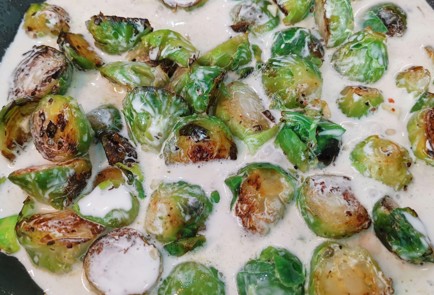 Фото шага рецепта Сырносливочная брюссельская капуста с беконом 152582 шаг 13  