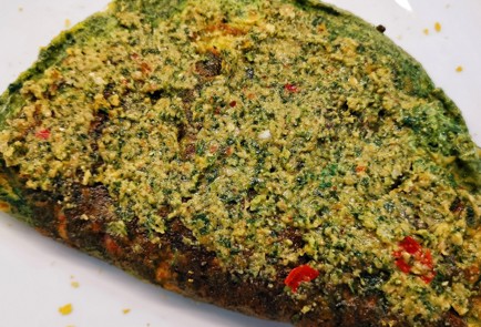 Фото шага рецепта Сырный омлет со шпинатом и соусом песто 152257 шаг 10  