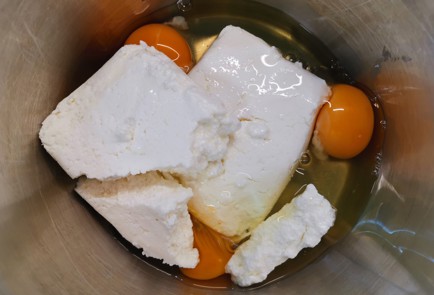 Фото шага рецепта Сырные булочки 188894 шаг 1  