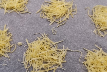 Фото шага рецепта Сырные чипсы кебаб 173342 шаг 2  