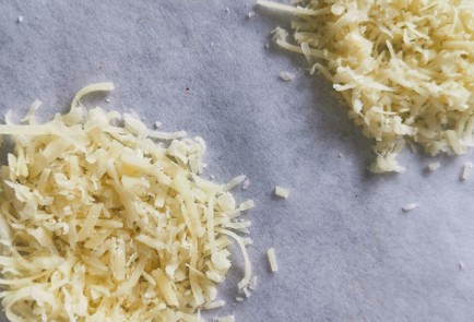 Фото шага рецепта Сырные чипсы поитальянски с кунжутом 152392 шаг 1  