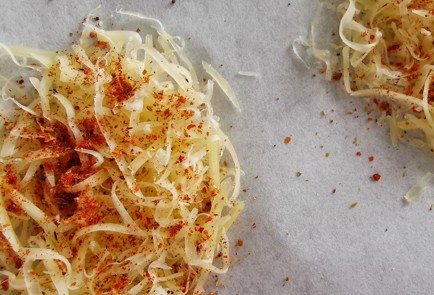 Фото шага рецепта Сырные чипсы покавказски 152393 шаг 2  