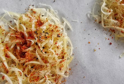 Фото шага рецепта Сырные чипсы покавказски 152393 шаг 3  