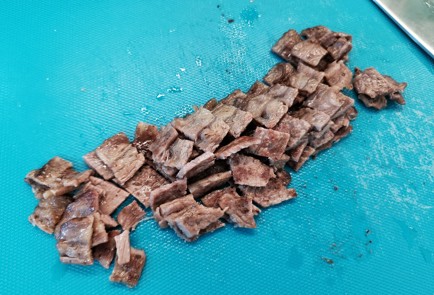 Фото шага рецепта Сырные чипсы с беконом и базиликом 140891 шаг 8  