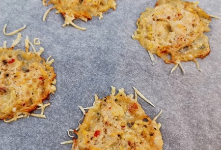 Фото шага рецепта Сырные чипсы с хреном 173343 шаг 12  