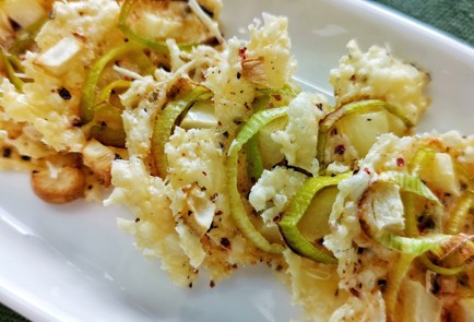 Фото шага рецепта Сырные чипсы с луком и аджикой 152489 шаг 11  