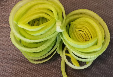 Фото шага рецепта Сырные чипсы с луком и аджикой 152489 шаг 5  