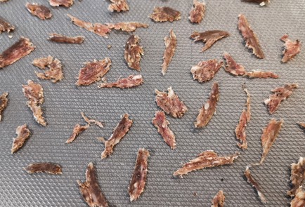 Фото шага рецепта Сырные чипсы с шужуком 152518 шаг 5  