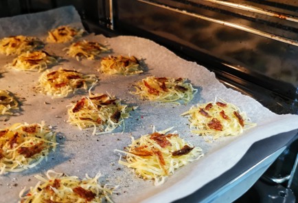 Фото шага рецепта Сырные чипсы с шужуком 152518 шаг 8  