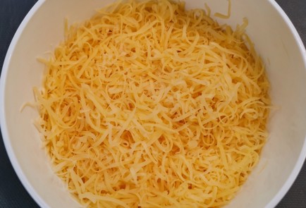 Фото шага рецепта Сырные чипсы с соусом песто 173336 шаг 1  