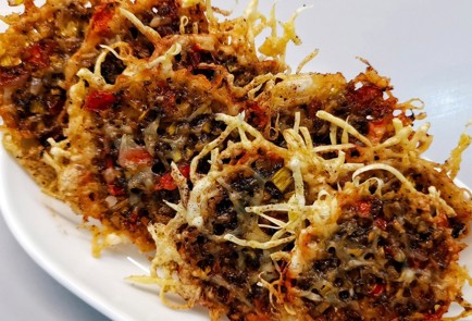 Фото шага рецепта Сырные чипсы с соусом песто 173336 шаг 10  