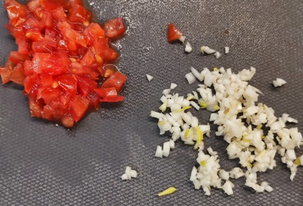 Фото шага рецепта Сырные чипсы с соусом песто 173336 шаг 4  