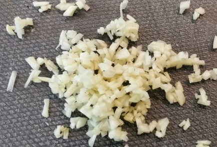 Фото шага рецепта Сырные чипсы с томатом и чесноком 152523 шаг 7  