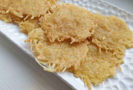 Фото шага рецепта Сырные чипсы 189401 шаг 10  