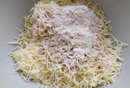 Фото шага рецепта Сырные чипсы 189401 шаг 5  