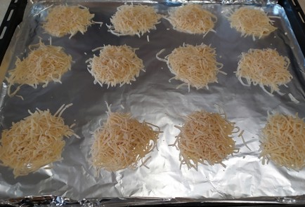 Фото шага рецепта Сырные чипсы 189401 шаг 7  