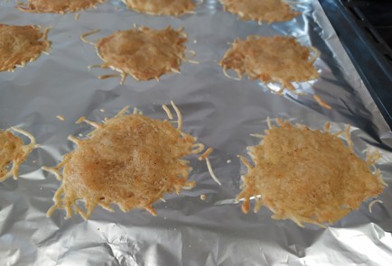 Фото шага рецепта Сырные чипсы 189401 шаг 8  