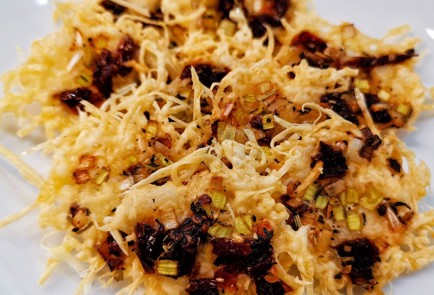 Фото шага рецепта Сырные кеточипсы с вялеными томатами 173346 шаг 10  