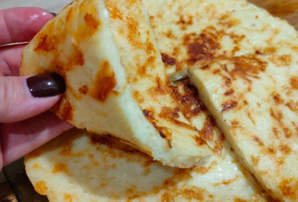 Фото шага рецепта Сырные лепешки на завтрак 188046 шаг 14  