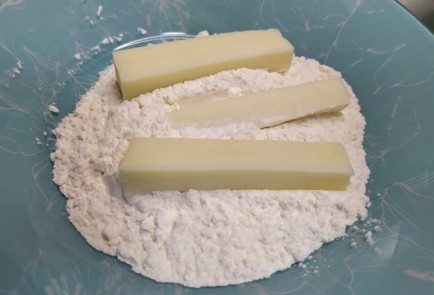 Фото шага рецепта Сырные палочки 190510 шаг 2  