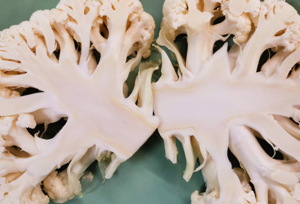 Фото шага рецепта Сырные стейки из цветной капусты 151974 шаг 1  