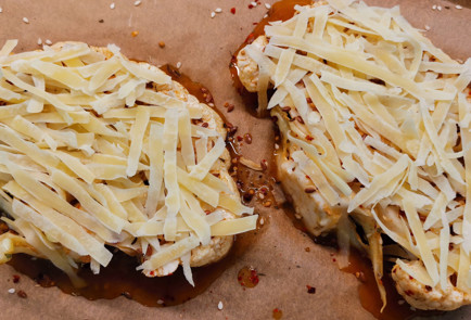 Фото шага рецепта Сырные стейки из цветной капусты 151974 шаг 7  