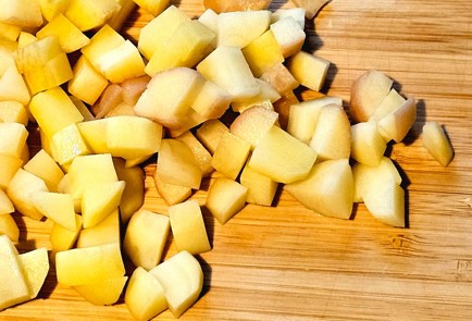 Фото шага рецепта Сырный суп с цветной капустой 191240 шаг 1