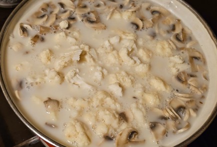 Фото шага рецепта Сырный суп с цветной капустой 191240 шаг 8