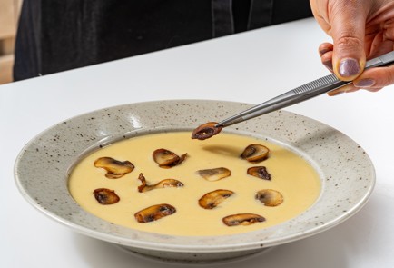 Фото шага рецепта Сырный суп с грибами 175462 шаг 9  