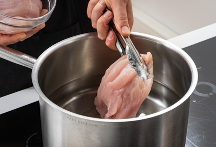 Фото шага рецепта Сырный суп с курицей 175464 шаг 2  