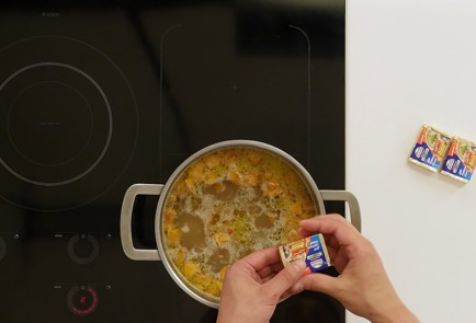 Фото шага рецепта Сырный суп с лисичками 125481 шаг 4  