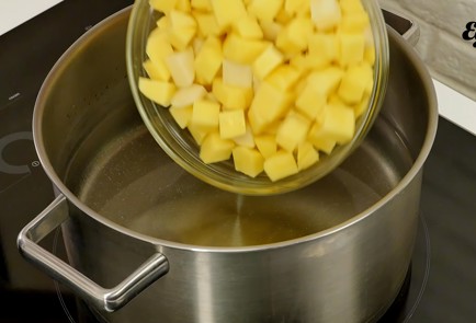 Фото шага рецепта Классический сырный суп 126416 шаг 3  