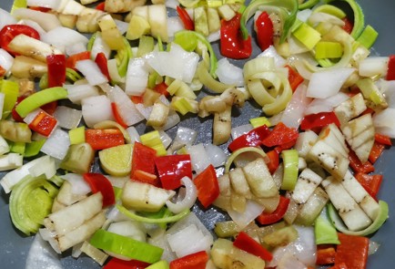 Фото шага рецепта Сытная кубанская яичница 152341 шаг 3  