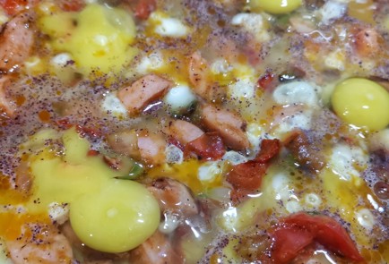 Фото шага рецепта Сытная кубанская яичница 152341 шаг 8  