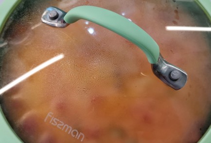 Фото шага рецепта Сытная яичница с овощами и базиликом 152745 шаг 8  