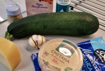 Фото шага рецепта Сытная закуска из кабачков с сырночесночным соусом 151358 шаг 1  