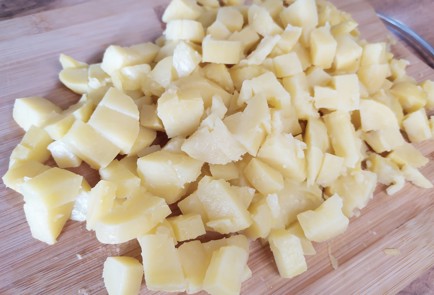 Фото шага рецепта Сытный картофельный салат с грудинкой 188991 шаг 6  