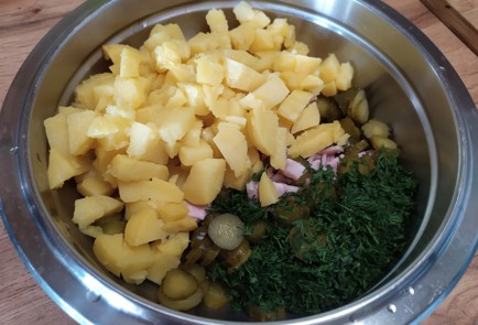 Фото шага рецепта Сытный картофельный салат с грудинкой 188991 шаг 7  