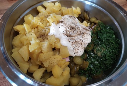 Фото шага рецепта Сытный картофельный салат с грудинкой 188991 шаг 9  