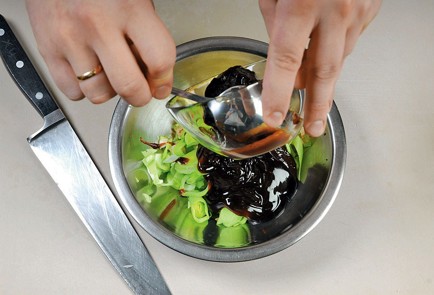 Фото шага рецепта Такос с пекинской уткой 30392 шаг 1  