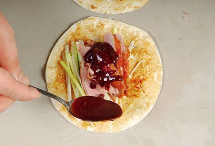 Фото шага рецепта Такос с пекинской уткой 30392 шаг 6  