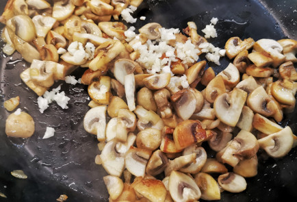 Фото шага рецепта Тальятелле со шпинатом и шампиньонами 151512 шаг 11  