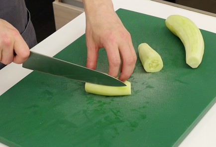 Фото шага рецепта Болгарский холодный суп таратор 125346 шаг 1  