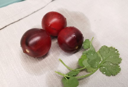 Фото шага рецепта Тарталетки капрезе 188223 шаг 4  